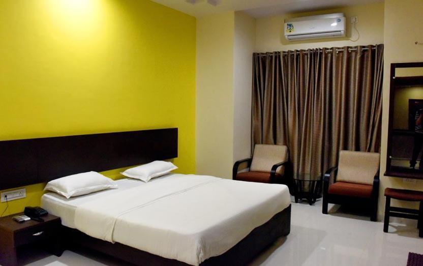 Hotel Varenya Inn Yavatmal Екстер'єр фото